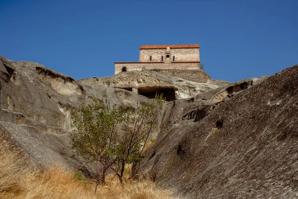 Uplistsikhe è un'antica città scavata nella roccia nella Georgia orientale. UNE — Foto Stock
