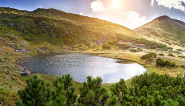 Karpat Dağları yayla gölde. Nesamovyte Gölü, Ukra