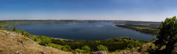 Мальовничі панорами вид від пагорба до водоймища на на Dnies — стокове фото