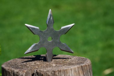 Shuriken (yıldız oluşturma), geleneksel Japon ninja soğuk silah