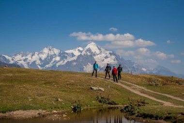 Gürcistan - 19 Eylül. Turist Kafkasya'da 2017.A grup