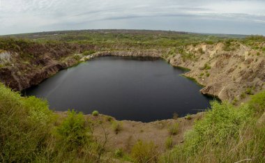 Radon Gölü. Pervomaisk town taş ocağı. Ukrayna.