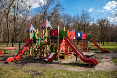 Karantina sırasında çocuklar için bir oyun alanı. Coronavirüs salgını.