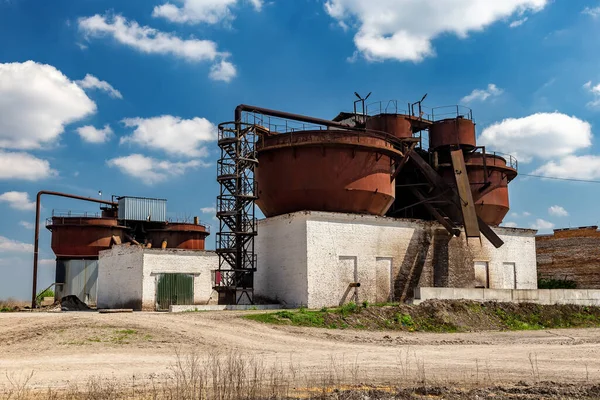 Eski şeker fabrikası. Ukrayna 'da sanayi.