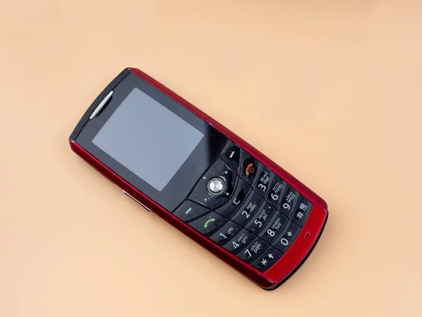 Altes Handy Auf Einem Pfirsichhintergrund — Stockfoto