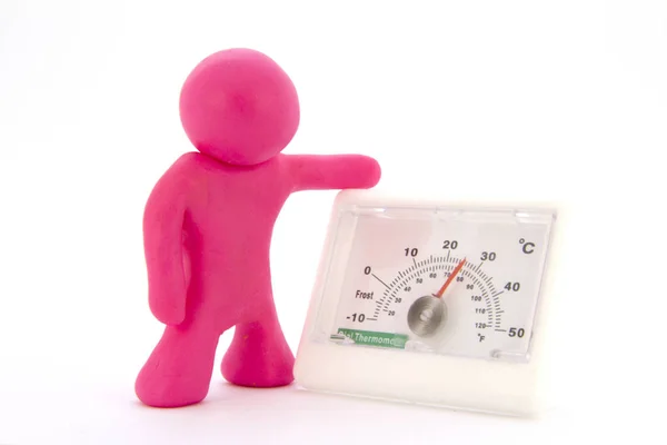 Roze Plasticine Karakter Thermometer Geïsoleerd Witte Achtergrond — Stockfoto