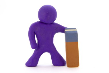 Mor hamuru karakter ve silgi. İleti örneği. Beyaz arka plan üzerinde izole