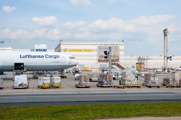 2019 Aeropuerto Frankfurt Alemania Boeing 777 Freighter Lufthansa Depósito Carga — Foto de Stock
