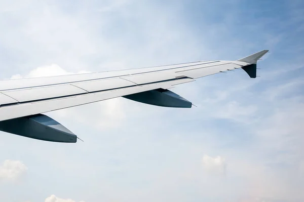 Vista Desde Ventana Del Avión Cielo Nublado Gran Altitud — Foto de Stock