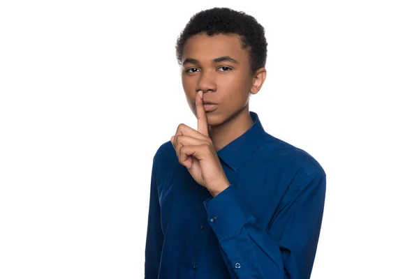 African American tonåring visar tystnad gest. — Stockfoto