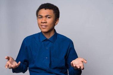 Afrikalı-Amerikalı genç zorluk olduğunu