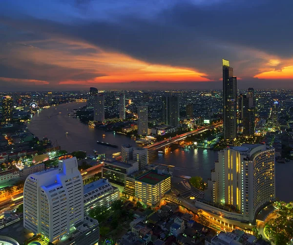 Modern buildings along the river — Stock Photo, Image