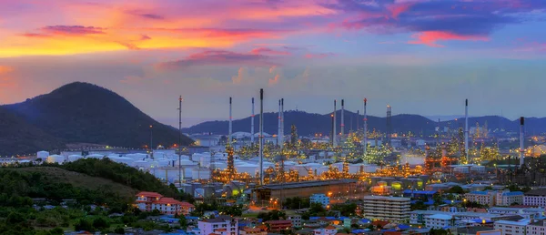 Spectaculaire zonsondergangen over de industrie — Stockfoto