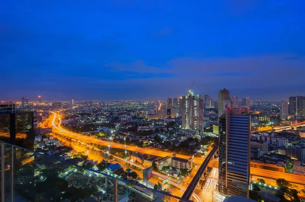 Bangkok Quartier résidentiel avec autoroute — Photo