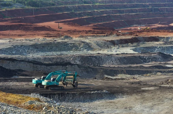 Heavy machinery Digging for coal Mae — Stock Photo, Image