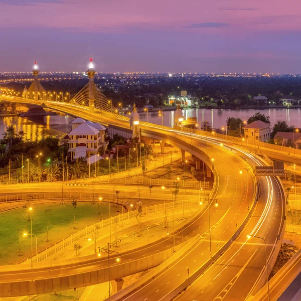 Paisagem Ponte Nonthaburi durante o crepúsculo , — Fotografia de Stock