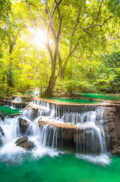 Краєвид Хуай Mae Kamin водоспад — стокове фото