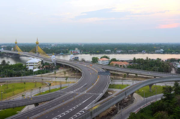 Krajobraz nonthaburi bridge podczas zmierzchu, — Zdjęcie stockowe