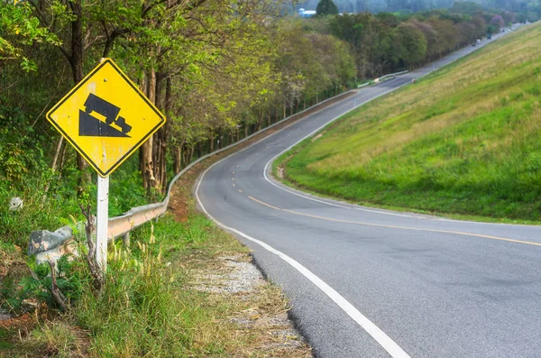 Traffic alerts downhill slope — Stock Photo, Image