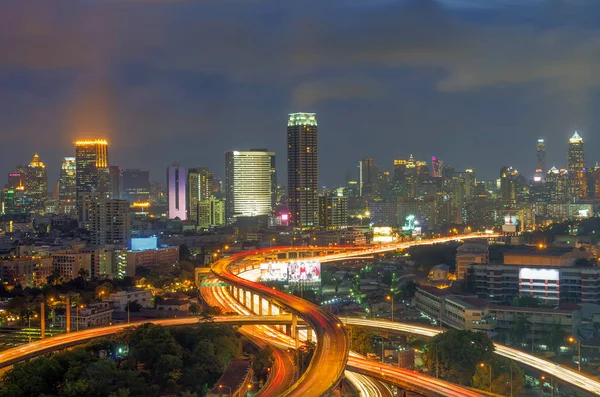 Modernes geschäftsviertel von bangkok. — Stockfoto