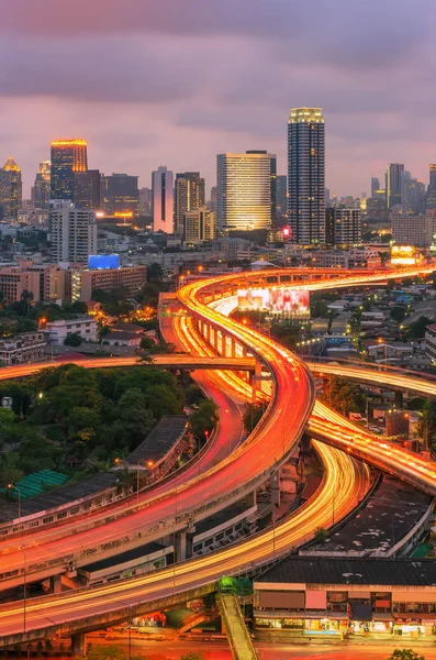 Bangkok expressway in de zakenwijk — Stockfoto