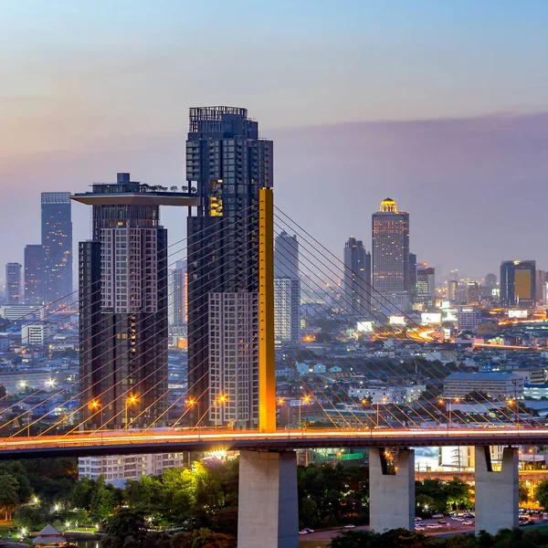 Бангкокская скоростная дорога в деловом районе — стоковое фото
