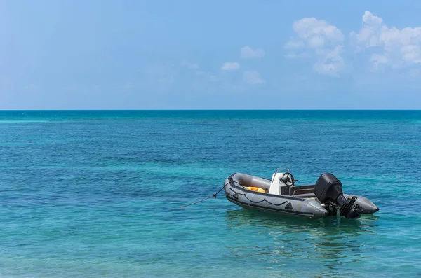 Moored Inflatable boat — Stock Photo, Image