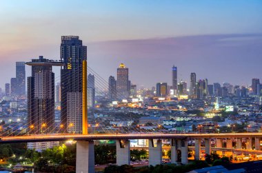 Bangkok expressway, iş bölgesinde
