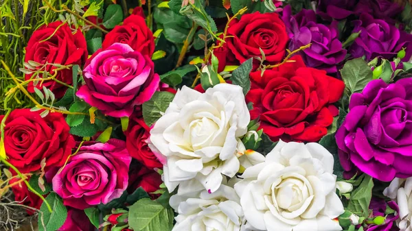Bukett av Ros konstgjorda blommor — Stockfoto