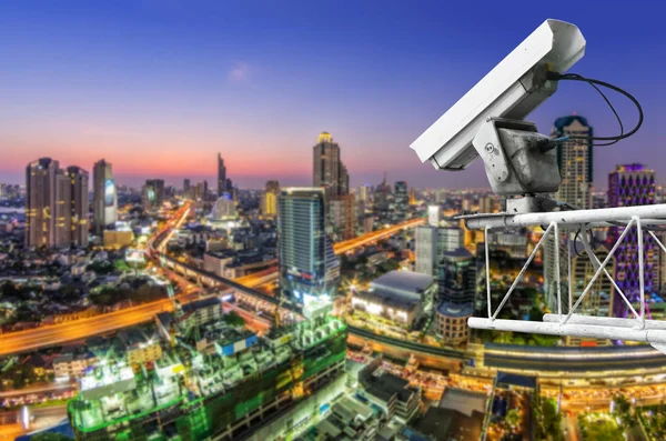 CCTV-camera's over stad — Stockfoto