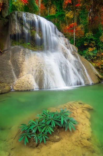 Bella cascata profonda — Foto Stock