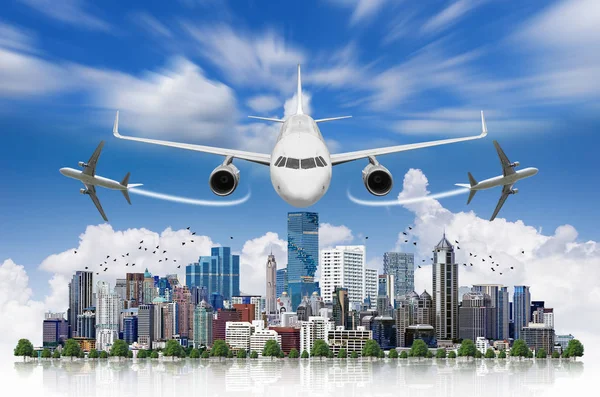 Aviones volando sobre edificios modernos — Foto de Stock