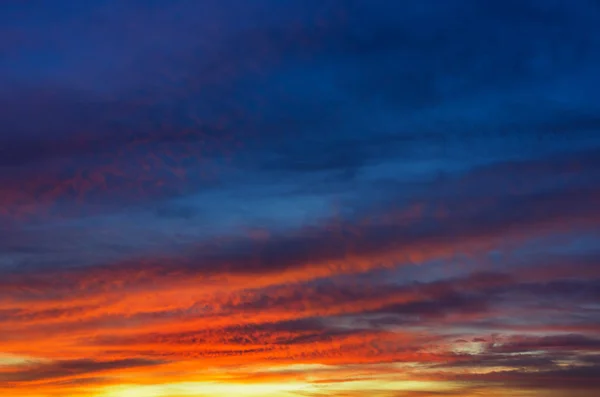 Twilight sırasında çarpıcı gökyüzü — Stok fotoğraf