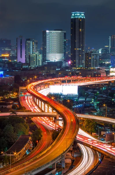 Бангкокская скоростная дорога в деловом районе — стоковое фото