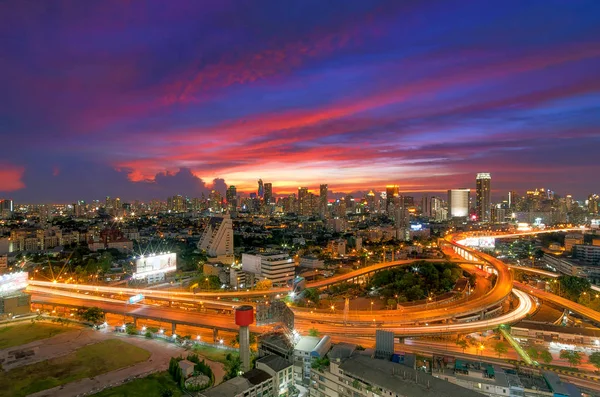 Bangkok expressway i affärsdistriktet — Stockfoto