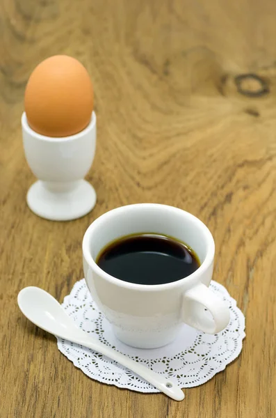 Kaffee in weißer Tasse — Stockfoto
