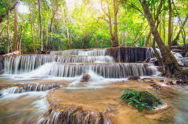 Paisagem da cachoeira Huai Mae Kamin — Fotografia de Stock