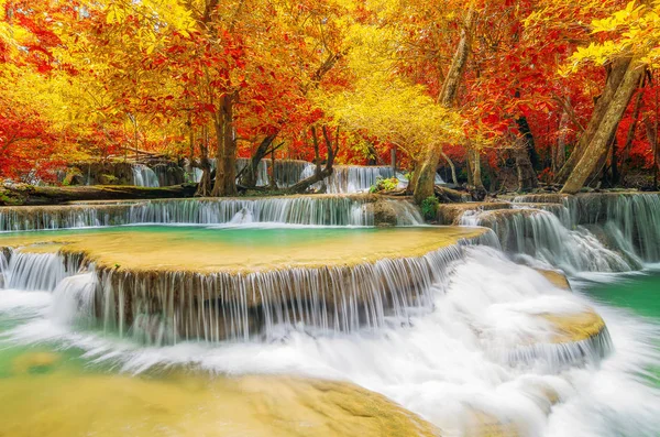 Landschap van Huai Mae Kamin waterval — Stockfoto