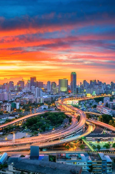 Autopista de Bangkok en el distrito financiero — Foto de Stock