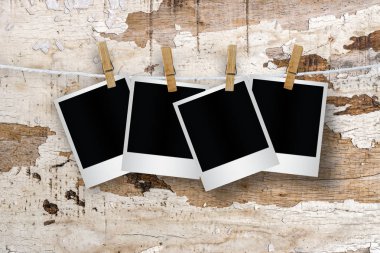 Boş resim çerçeveleri clothespins ile