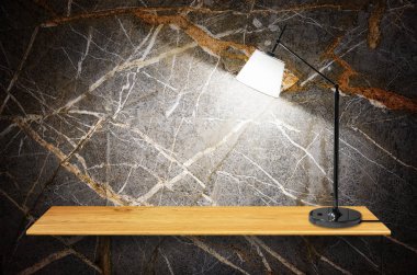 ahşap kitaplık lamba 