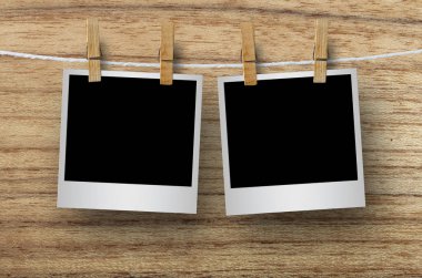 Boş resim çerçeveleri clothespins ile