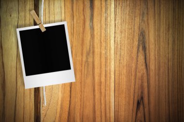 Clothespin ile boş fotoğraf çerçevesi