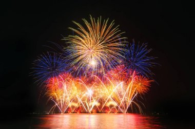 üzerinde siyah gök renkli havai fişek