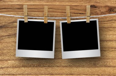 Boş resim çerçeveleri clothespins ile