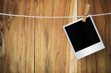 Clothespin ile boş fotoğraf çerçevesi