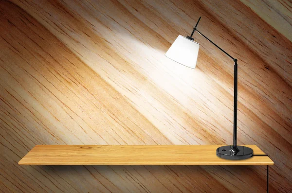 Lampe sur étagère en bois — Photo