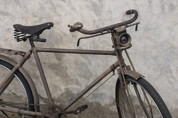 Vintage Bicycle near wall — Stock Photo, Image