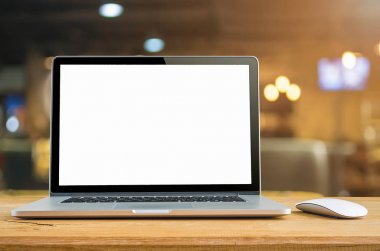  Masada boş ekran olan dizüstü bilgisayar 