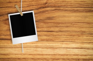 Clothespin ile boş fotoğraf çerçevesi